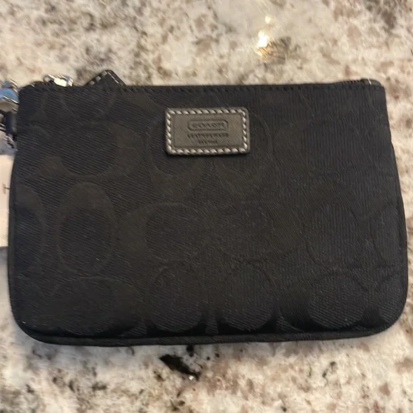 Variety of coach wallets/wristlets - Picture 4 of 7